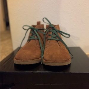 Unisex brown suede boots